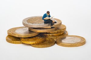 Bank of England Cuts Rates Amid Tariff Concerns