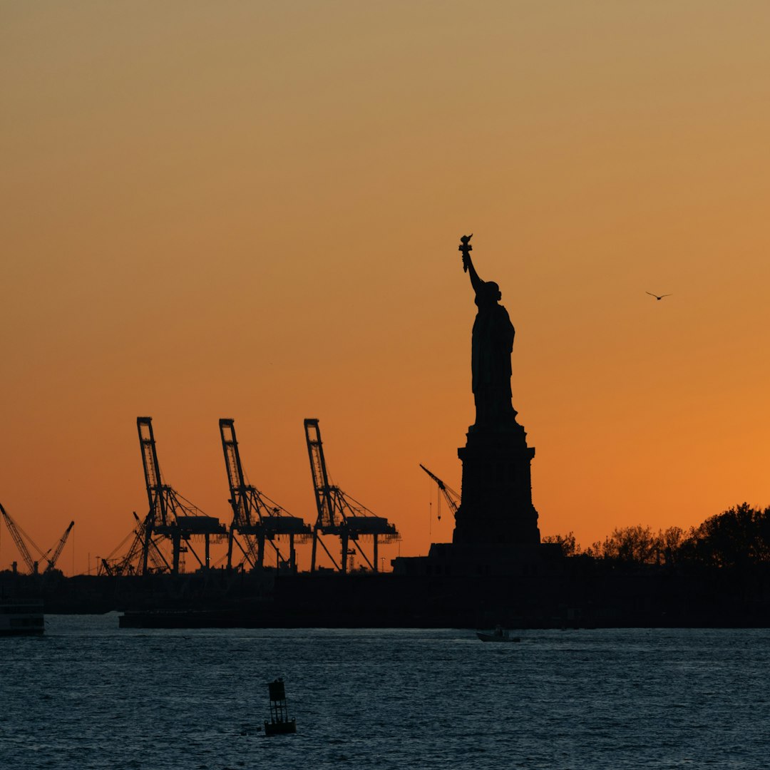 US Trade Deficit Reaches Record High Amid Trump Tariffs